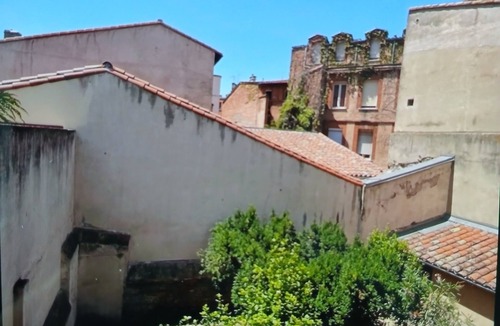 Matabiau Apartment | La Cabane 3 minutes walk from Matabiau metro station!