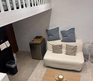 Palais de justice Apartment | La clef de Jade, Studio rénové, Centre-Ville - Vieux-Port- Rue paradis 4pers