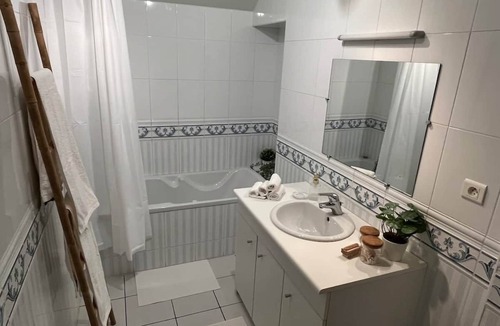 Saint-Remy-du-Plein Bed & Breakfast | La Maison d'Odette: the Hortensia room
