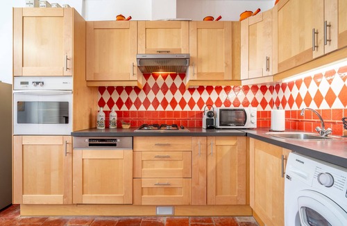 Saint-Jean-de-Barrou House | 'La Maison Des Remparts' House with Private Garden and Wi-Fi