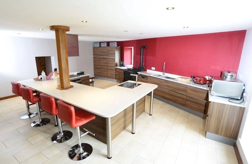 Desertines House | Large Holiday Home | 5 beds/5 baths | Pool | Games room | EV | Gym | no pets