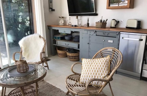 Mairie de Chantenay House | Le Nid du Héron: vacation home with heated pool in the heart of Nantes