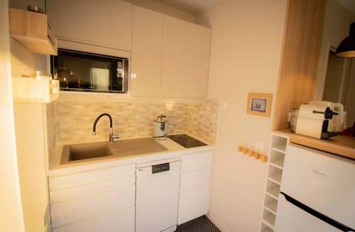 Courseulles-sur-Mer Apartment | Le Patio in Juno Beach, 100 m from the sea - Parking - Wifi - Cos