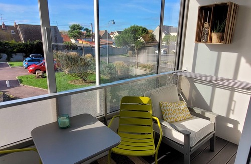 Courseulles-sur-Mer Apartment | Le Patio in Juno Beach, 100 m from the sea - Parking - Wifi - Cos