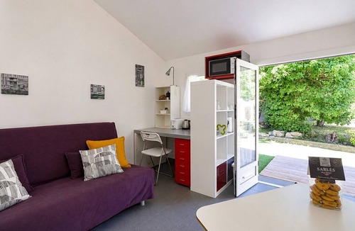 Meyreuil Apartment | Le Pin aux Lierres Studio: Cozy Retreat for 2 near Aix en Provence