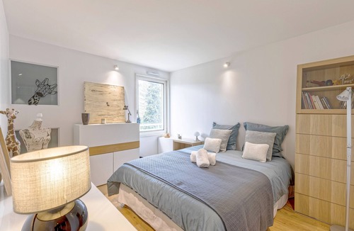 Notre-Dame Apartment | Le Saint Antoine: house-style apartment with garden, 1 free parking space