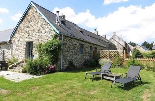 Plomodiern Cottage | Les Hiboux - Coastal cottage with heated pool and gardens, 10 min to beach