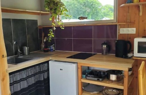 Rostrenen Ski Chalet | Les Kabanes en Kreiz Breizh, Chat qui pêche, large comfortable chalet, all seasons