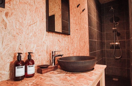 Saint-Quentin-en-Tourmont Cabin | Lodge with private nordic bath by the water