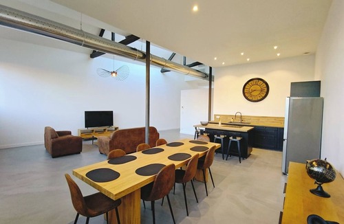 Cholet Apartment | Loft 23 - 4 bedrooms hyper center of Cholet. 25min from Puy du Fou