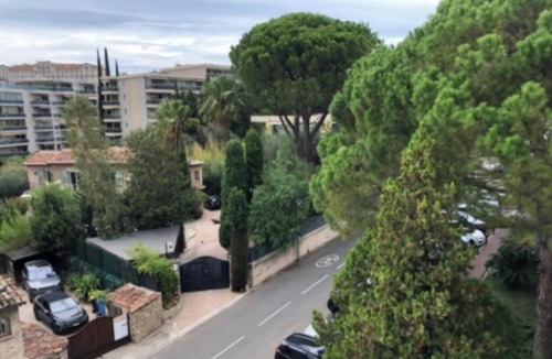 Prado - Republique Apartment | Lovely studio with pool