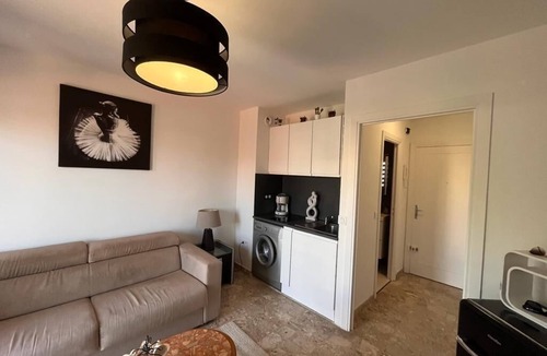 Prado - Republique Apartment | Lovely studio with pool