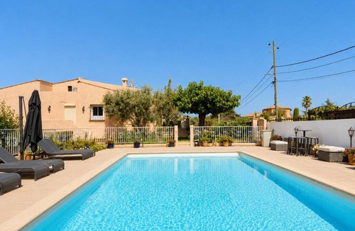 Les Termes Villa | Luxurious 8-bedroom villa with air conditioning and a private pool in the hills