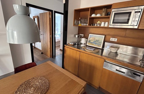 Perpignan House | Luxury air-conditioned 3-bedroom gîte with private terrace and shared swimming pool