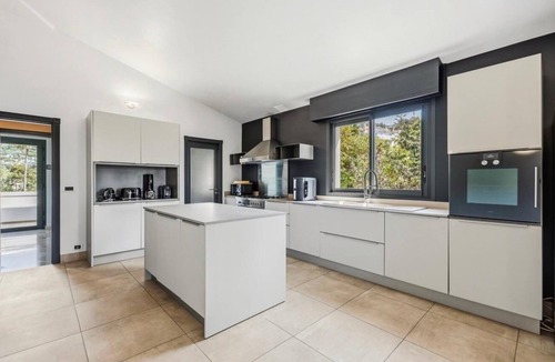 California - Pezou House | Magnificent 7 bedroom villa 10 minutes walk from Martinez