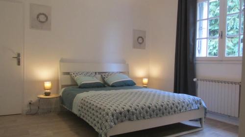 Plouguernevel House | Maison au calme grand jardin privé aire de jeux Lac de Guerledan