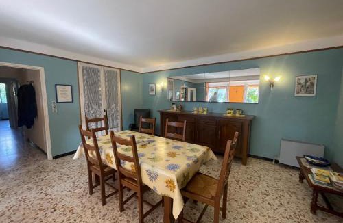 Courthezon Villa | Maison confortable avec grand jardin