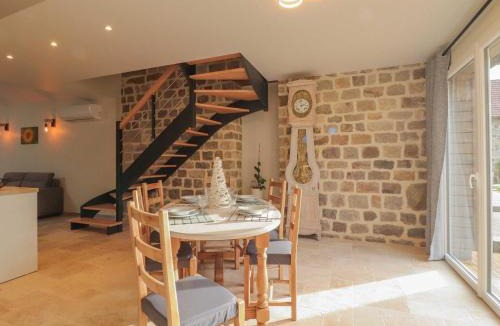 Domfront en Poiraie House | Maison de campagne, animaux sur demande - 4 pers. - FR-1-497-258