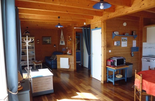 Plozevet House | Maison en bois 3* à 2 pas de la mer et du GR 34, Wifi, Bicycles, Parking, Garden