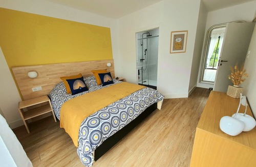 Plougonvelin Bed & Breakfast | Maison Holen Guest Room - Melen Room with Sea View, Shared Terrace & Wi-Fi