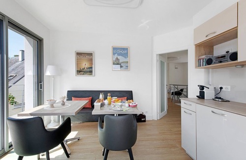 Plougonvelin Bed & Breakfast | Maison Holen Guest Room - Melen Room, Shared Terrace with Beach View & Wi-Fi