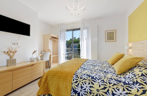 Plougonvelin Bed & Breakfast | Maison Holen Guest Room - Melen Room, Shared Terrace with Beach View & Wi-Fi