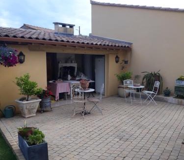 Canet House | mas saint genieis Gite à Canet 34800 Hérault pres du lac du Salagou clermont l héraut