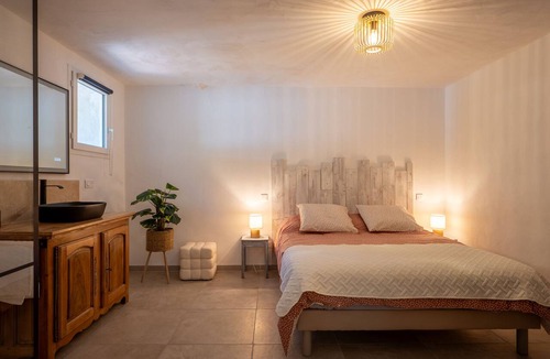 Cavaillon Other | Mas Vidauque, Beautiful Provençal Mas for 8 with pool & gardens in the Luberon.