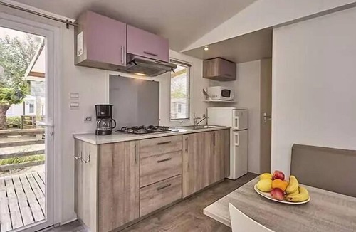 Saint-Nazaire House | Mobile Home | Comfort | 2 Bedrooms | 4–6 people | Raised Deck | A/C