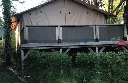 Saint-Martin-du-Vieux-Belleme House | Nature & Comfort Canvas Lodge: 2 bedrooms/Bathroom/Toilet/Kitchen; Sleeps 5