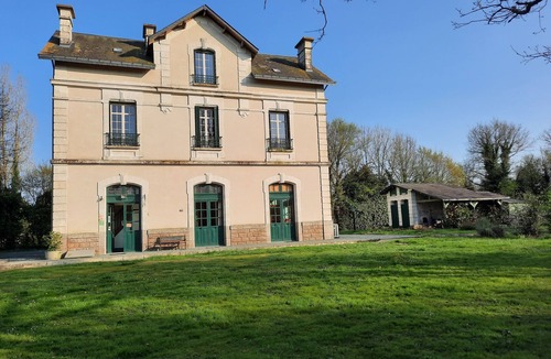 Chambretaud House | Old Chambretaud Train Station – 3 minutes from Puy du Fou #gitesnasalole