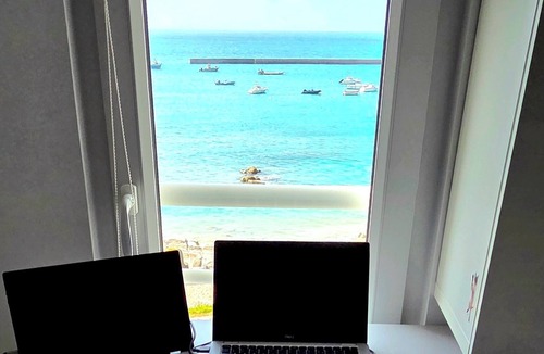Plouescat House | One-on-one with the deep blue sea, direct access to the beach from the terrace❤️
