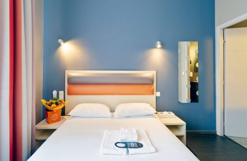 Contades Hotel | One Room w/Double Beds | Pet Friendly | Near The National University Library