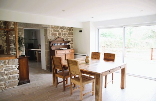 Saint-Nicolas-du-Pelem House | Peaceful Brittany Nature Cottage – Sleeps 1 to 12