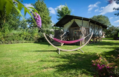 Brissac-Quince Ski Chalet | Premium Maine 2-Bedroom Cabin - TV - Dishwasher - NEW FOR 2025, PRIVATE DOCK! Sleeps 6