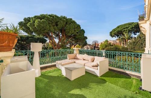 Cannes Apartment | Prestige Cannes Alexandre III Terrace 2bdr by B'Your Home
