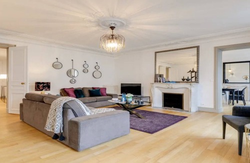 L'Europe Apartment | Pristine 180m Apartment Near Saint-Lazare