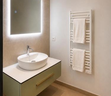 Cabris Apartment | Promenade Saint Jean, appartement rénové, vue panoramique, climatisé