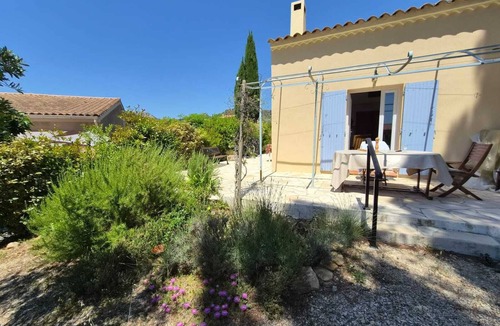 Merindol House | Provencal house in the heart of the Luberon with garden and large swimming pool