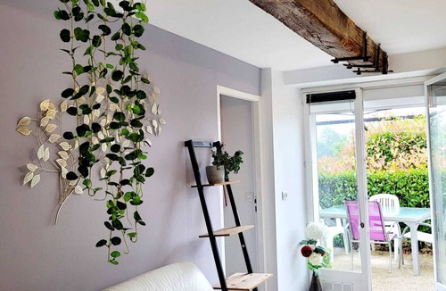 Dole House | Quiet 2-star gîte, less than 2km from Dole town center