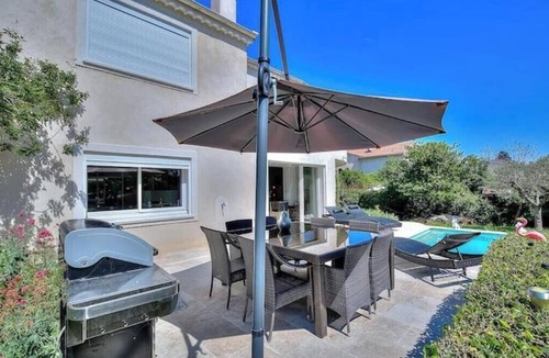 Antibes House | Quiet, friendly BOTTOM FLOOR OF A VILLA with Pool, Air Conditioning, and Riva Event