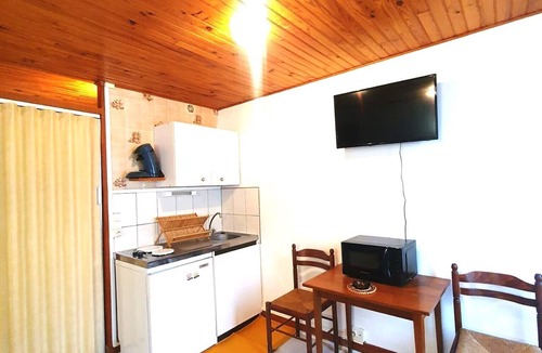 Bourbonne-les-Bains Apartment | Quiet, fully equipped studio in the countryside, ideal for health retreats, tourism, or business trips.
