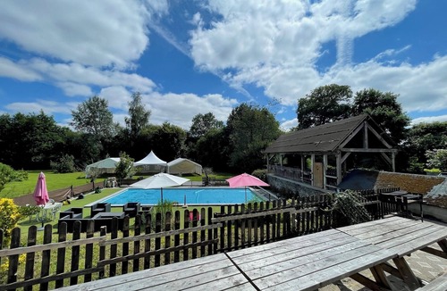 Cleguerec Apartment | Quiet gîte ideal for family get-togethers or business trips