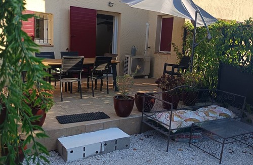 La Bouverie House | Quiet house with an outdoor spa