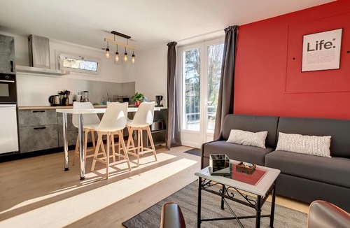 St-Meme-le-Tenu Apartment | Résidence L'Hermitière, CADRE VERDOYANT-FONCTIONNEL-GRAND CONFORT-PARKING WIFI GRATUIT