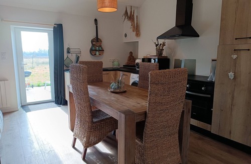 Sallertaine Cottage | "Relaxing Countryside Retreat with Spa, Garden, and Modern Amenities"