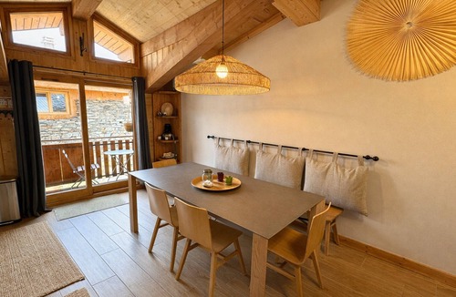 Saint-Marcel Ski Chalet | Renovated Village House with 3 Bedrooms, Cozy Living, and Mountain Charm for 6 in St Marcel