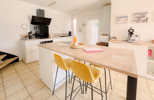 Saint-Guenole House | Renovated Family Home 50m from the Sea – 4 Bedrooms, Garden, Walk to the Beach!