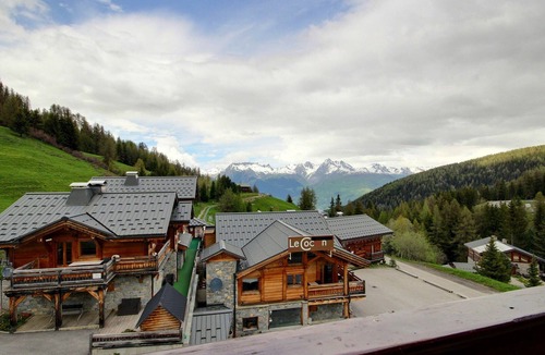 Plagne 1800 Apartment | Renovated duplex at foot of slopes for 6 pers.