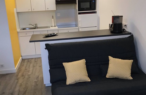 Benodet Apartment | Renovated one-bedroom apartment, 300 m from the beach, free private parking
